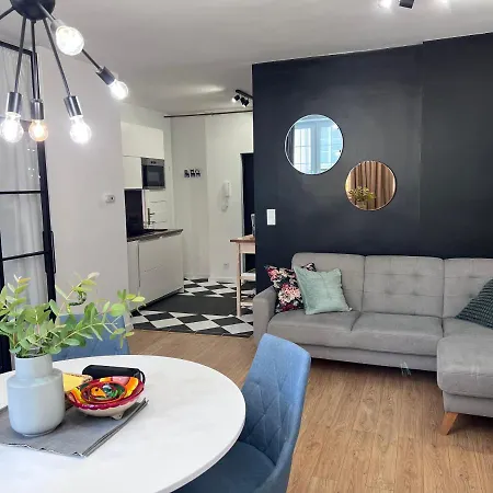 Old Town With A Jacuzzi Apartment