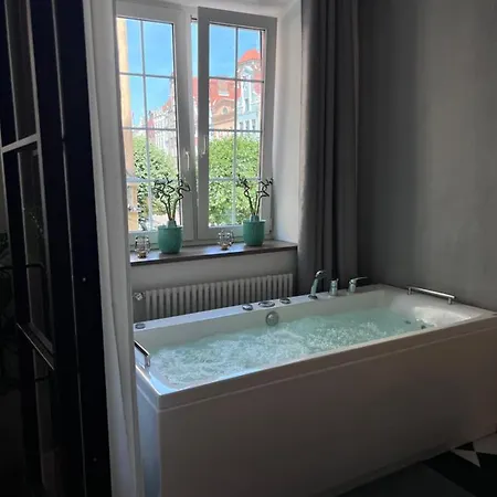 Old Town With A Jacuzzi Apartment
